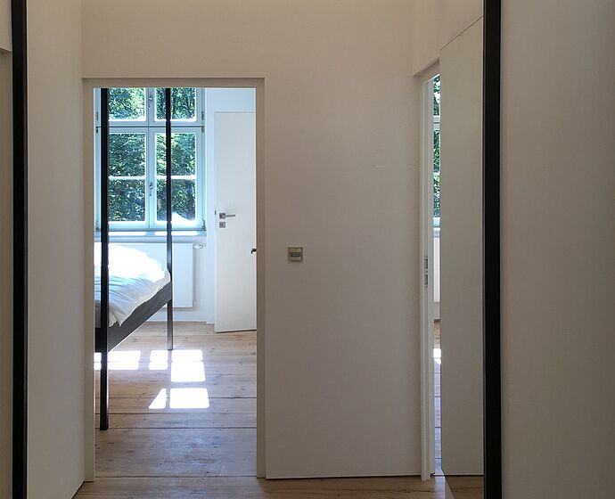 Das Bild zeigt dden Flur des zweiten Musterzimmers
