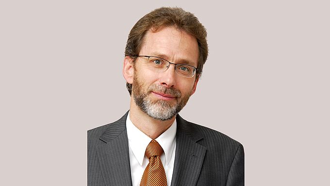 Portrait Dozent Volker Heepen