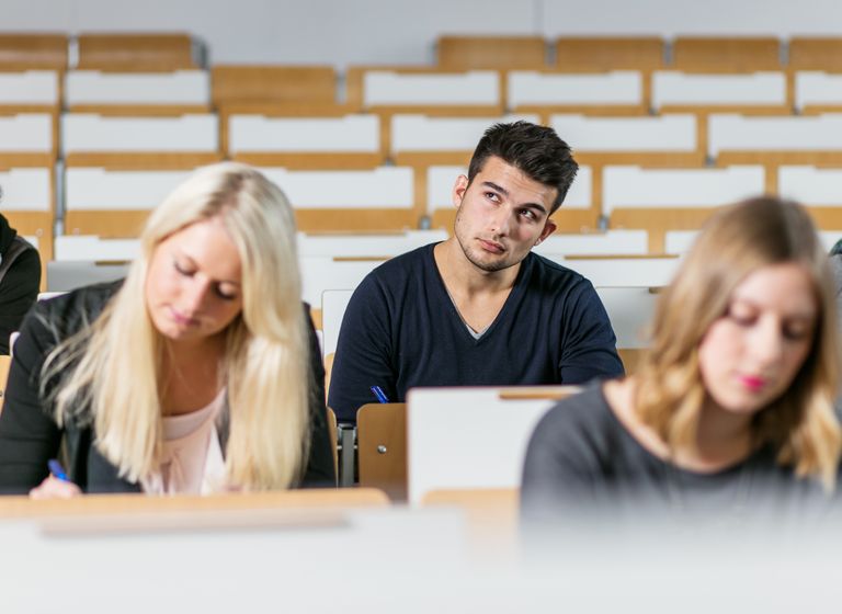 Gruppe Studierende in der Vorlesung im H&ouml;rsaal