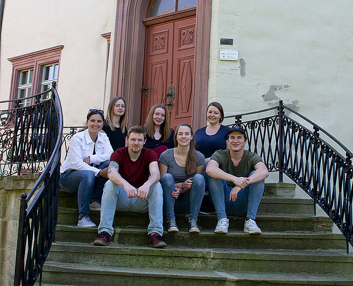 Das Foto zeigt die bearbeitenden Studierenden