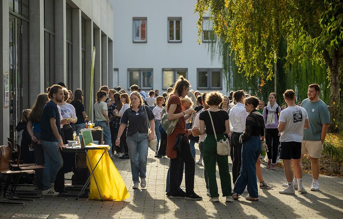 Erstsemester auf dem Campus Altonaer Straße