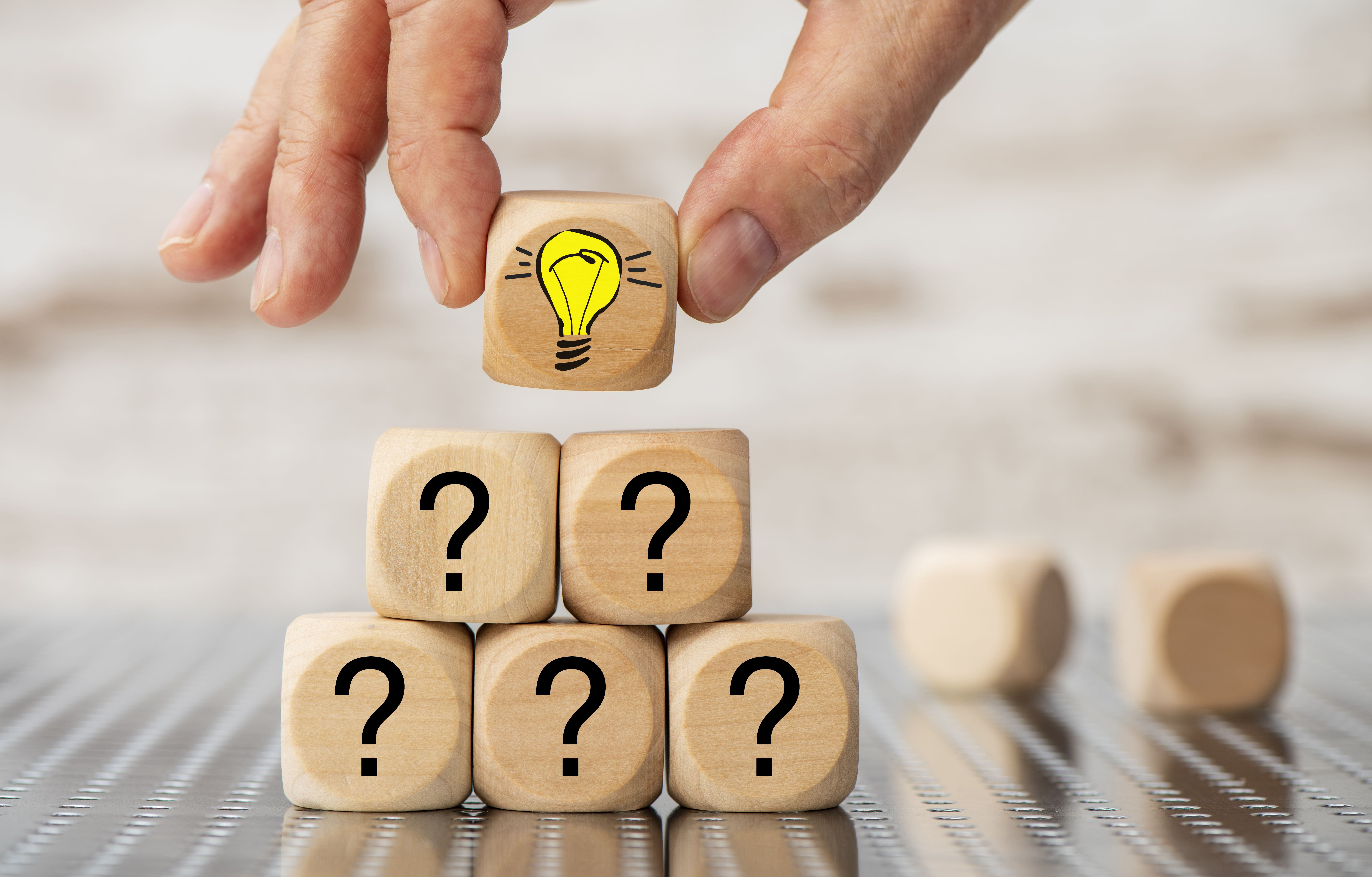 Frage und Antwort mit Idee und Intelligenz