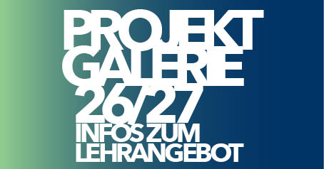 Grafik im Querformat mit einem Farbverlauf von hellem Grün am linken Rand über Türkis bis zu einem tiefen Dunkelblau auf der rechten Seite. Darüber steht in sehr fetter, weißer Groteskschrift in Versalien und eng gesetzten Zeilen „Projektgalerie 26/27". Darunter folgt in deutlich kleinerer, ebenfalls weißer Schrift, die etwas schmaler und enger gesetzt ist, die Zeile „Infos zum Lehrangebot". Der Text ist linksbündig angeordnet und nimmt den größten Teil der Fläche ein. Es gibt keine weiteren Bildelemente, die Grafik besteht allein aus Verlauf und Schrift.