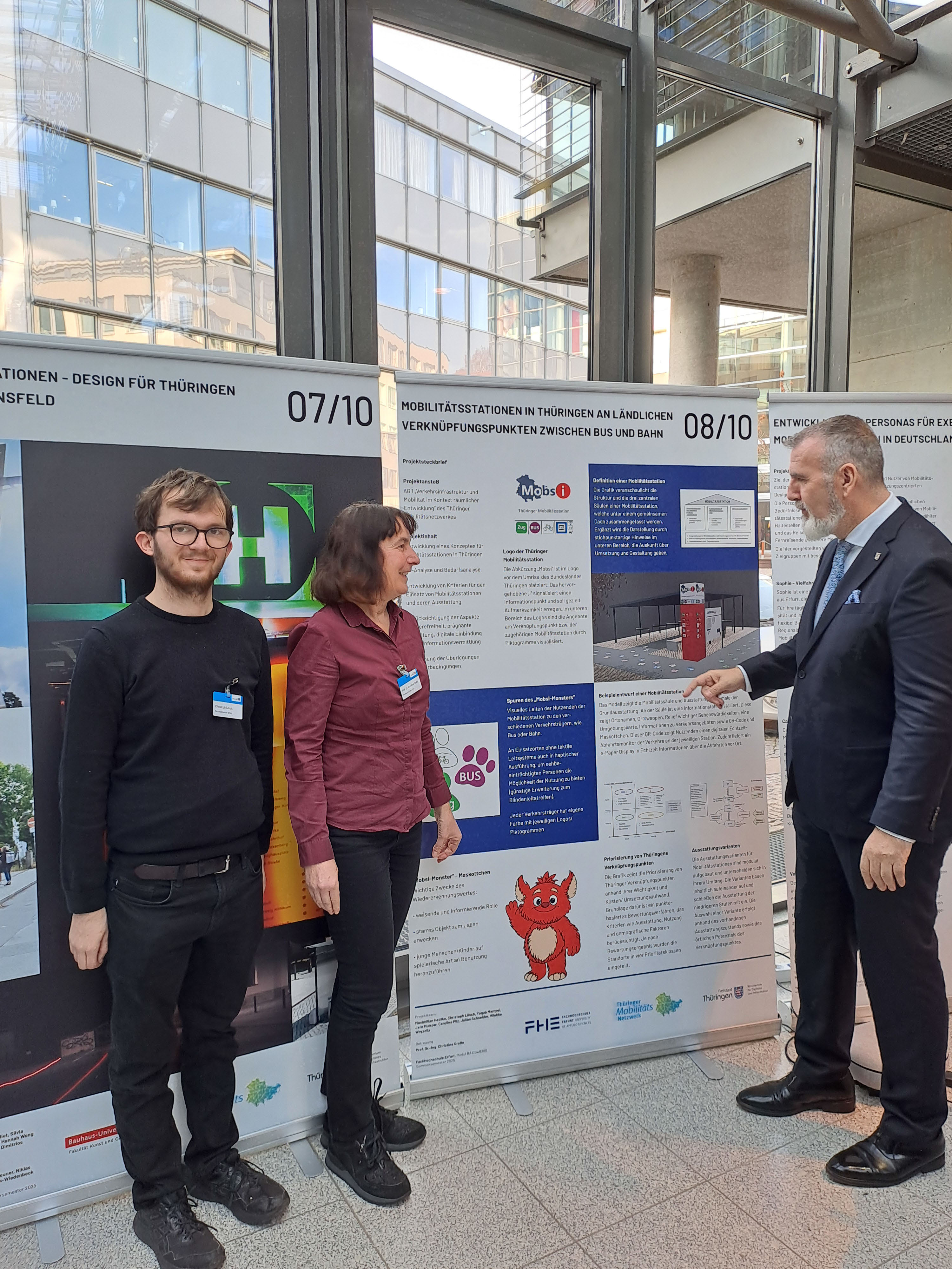 Mobilitätsstationen und Haltestellen für Thüringen Ausstellung zum Thema „Mobilitätsstationen und Haltestellen für Thüringen“ wird an der FHE gezeigt