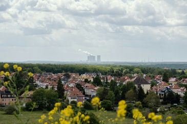 Blick auf Stadt und Kohlkraftwerk