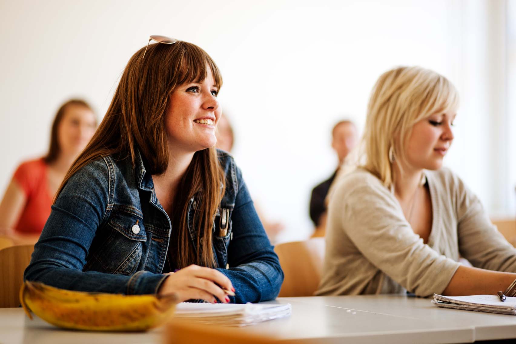 Hörsaal Gruppe Studierende in der Vorlesung im Hörsaal