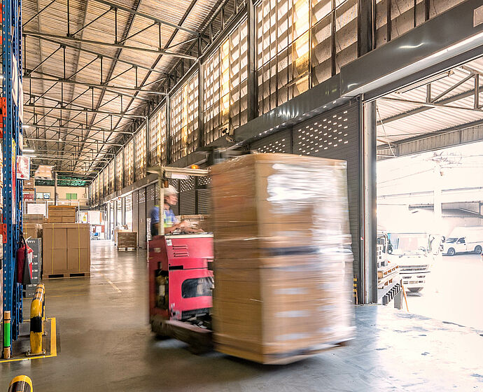 Be- und Entladevorgänge in einem Logistiklager