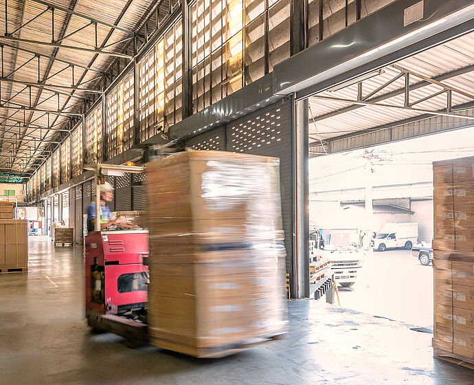 Be- und Entladevorgänge in einem Logistiklager
