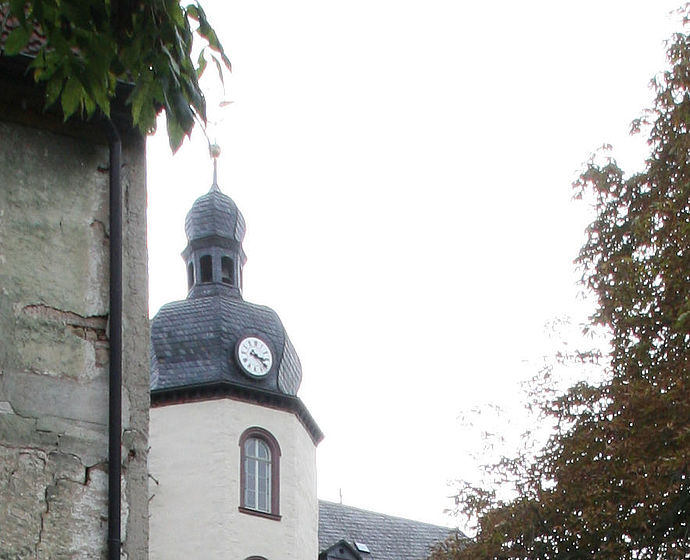 Das Foto zeigt den Turm von Schloss Wiehe