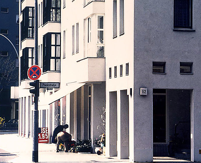 Foto des Wohnblock von der Ecke Pankstraße