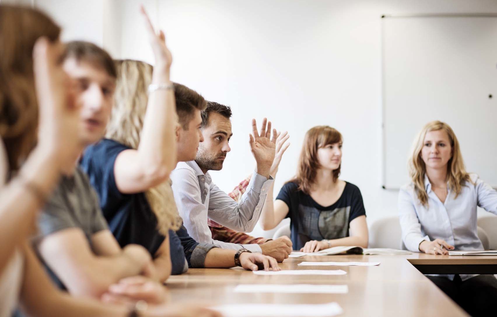 Wirtschaftswissenschaften Studierende lernen in der Vorlesung