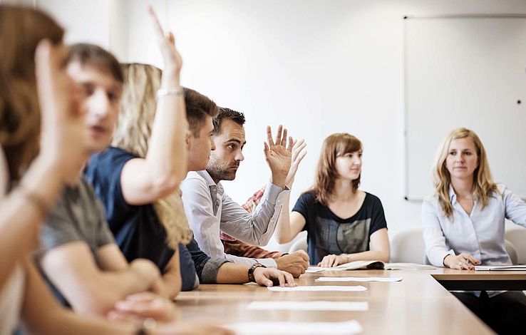 Studierende lernen in der Vorlesung 